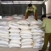 Số lượng đường cát nhập lậu vừa bị Cục Quản lý Thị trường Tây Ninh thu giữ. (Ảnh: Lê Đức Hoảnh/TTXVN)