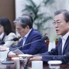 Tổng thống Hàn Quốc Moon Jae-in (phải) trong một cuộc họp tại Seoul. (Ảnh: Yonhap/TTXVN)