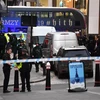 Cảnh sát Anh phong tỏa khu vực gần hiện trường vụ tấn công bằng dao trên cầu London ngày 29/11/2019. (Ảnh: AFP/TTXVN)