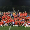 Đội U22 Việt Nam nhận chiếc huy chương vàng lịch sử môn bóng đá nam tại Sea Games 30. (Ảnh: TTXVN)