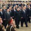 (Ảnh tư liệu do Hãng thông tấn Trung ương Triều Tiên phát): Nhà lãnh đạo Triều Tiên Kim Jong-un (giữa, phía trước) viếng Cung Thái Dương tại Bình Nhưỡng ngày 17/12/2019. (Ảnh: AFP/TTXVN)