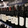 Rượu vang Pháp được bày bán tại một siêu thị ở Los Angeles, bang California, Mỹ ngày 18/8/2019. (Ảnh: AFP/TTXVN)