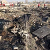 Hiện trường máy bay Boeing 737-800 của Hãng hàng không quốc tế Ukraine rơi gần sân bay Imam Khomeini ở Tehran, Iran ngày 8/1/2020. (Ảnh: AFP/TTXVN)