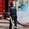 Lực lượng cứu hỏa tham gia dập tắt đám cháy. (Nguồn: sputniknews.com)