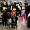 Hành khách đeo khẩu trang để phòng tránh sự lây lan của virus corona tại sân bay Bắc Kinh, Trung Quốc, ngày 21/1/2020. (Ảnh: AFP/TTXVN)