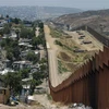 Hàng rào biên giới giữa Mỹ và Mexico tại Tijuana, Baja California, Mexico. (Ảnh: AFP/TTXVN)