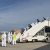 Máy bay chở các công dân Pháp sơ tán khỏi Vũ Hán, Trung Quốc, tâm dịch viêm đường hô hấp cấp COVID-19, về tới sân bay Istres-Le Tube ở Marseille, ngày 9/2/2020. (Ảnh: AFP/TTXVN)
