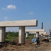 Dự án cao tốc Trung Lương-Mỹ Thuận vẫn còn gặp khó khăn về vốn. Trong ảnh: Hiện trạng thi công gói thầu xây lắp số 17 (huyện Cái Bè, Tiền Giang). (Ảnh: Minh Trí/TTXVN)