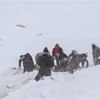 Tìm kiếm nạn nhân sau một trận lở tuyết. (Ảnh minh họa. AFP/TTXVN) 