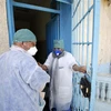 Nhân viên y tế làm việc tại một bệnh viện ở tỉnh Blida, Algeria. (Ảnh: THX/TTXVN)