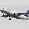 Máy bay của hãng hàng không Lufthansa tại sân bay ở Duesseldorf, miền tây nước Mỹ. (Ảnh: AFP/TTXVN)