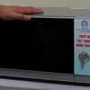 [Video] Cách khử khuẩn khẩu trang đặc biệt hiệu quả bằng lò vi sóng
