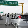 Cảnh sát gác tại một chốt kiểm soát ở Ciudad Juarez, bang Chihuahua, Mexico. (Ảnh: AFP/TTXVN)