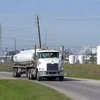 Một kho dự trữ dầu gần cơ sở lọc dầu Phillip 66 ở Houston, bang Texas (Mỹ). (Ảnh: AFP/TTXVN)