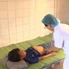 Học sinh được điều trị tại Bệnh viện đa khoa huyện Bắc Hà. (Ảnh: Hương Thu/TTXVN) 