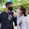 Sao Việt đeo khẩu trang "nhắc khéo" mọi người không nên chủ quan