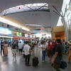 Hành khách đến làm thủ tục bay tại sân bay Đà Nẵng. (Ảnh: Trần Lê Lâm/TTXVN)