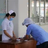 Bệnh viện Chợ Rẫy thực hiện khai báo y tế, sàng lọc người ra vào bệnh viện. (Ảnh: Đinh Hằng/TTXVN)