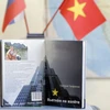 Cuốn sách “Việt Nam cất cánh” góp phần tô thắm thêm tình hữu nghị Việt Nam-Liên bang Nga. (Ảnh: Hồng Quân/TTXVN)