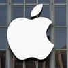 Biểu tượng Apple tại một cửa hàng ở California, Mỹ. (Ảnh: AFP/TTXVN)