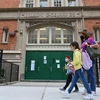 Một trường học ở New York, Mỹ. (Ảnh: AFP/TTXVN)