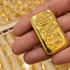 Vàng miếng được bán tại cửa hàng ở Dubai, Các tiểu vương quốc Arab thống nhất (UAE). (Ảnh: AFP/TTXVN)