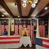 Cử tri bỏ phiếu bầu Tổng thống Mỹ 2020 trong Ngày Bầu cử tại điểm bầu cử ở thị trấn Dixville Notch, bang New Hampshire, Mỹ ngày 3/11/2020. (Ảnh: THX/TTXVN)