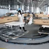 Đóng gói và kiểm tra lô hàng đồ gỗ xuất khẩu sang thị trường Mỹ tại Công ty Triệu Phú Lộc (Bình Dương). (Ảnh: TTXVN)