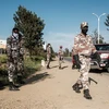 Lực lượng an ninh tuần tra tại ngoại ô Mekele thuộc vùng Tigray, miền Bắc Ethiopia. (Ảnh: AFP/TTXVN)