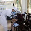 Điều trị cho bệnh nhân có thẻ Bảo hiểm y tế tại Bệnh viện phục hồi chức năng tỉnh Sơn La. (Ảnh: Hữu Quyết/TTXVN)