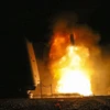 Tàu khu trục USS Monterey phóng tên lửa tấn công Tomahawk. (Ảnh: AFP/TTXVN)