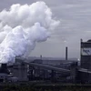 Khí thải phát ra từ một nhà máy ở Scunthorpe, Anh. (Ảnh: AFP/TTXVN)