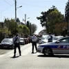 Cảnh sát gác gần hiện trường vụ tấn công bằng dao tại đồn cảnh sát ở Rambouillet, tây nam nước Pháp, ngày 23/4/2021. (Ảnh: AFP/TTXVN)