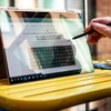 Galaxy Book Pro 360. (Nguồn: theverge.com)