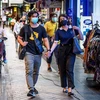 Người dân đeo khẩu trang phòng lây nhiễm COVID-19 tại Bangkok, Thái Lan. (Ảnh: AFP/TTXVN)