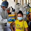 Một điểm tiêm chủng vaccine ngừa COVID-19 tại Phnom Penh, Campuchia. (Ảnh: AFP/TTXVN)