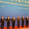 Bộ trưởng Ngoại giao Bùi Thanh Sơn (ngoài cùng bên trái) chụp ảnh chung cùng với Bộ trưởng ngoại giao các nước tham dự Hội nghị Bộ trưởng Mekong-Lan Thương lần thứ 6. (Ảnh: TTXVN phát)