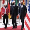 Chủ tịch Ủy ban châu Âu Ursula von der Leyen (trái), Tổng thống Mỹ Joe Biden (giữa) và Chủ tịch Hội đồng châu Âu Charles Michel (phải) tại cuộc gặp ở Brussels, Bỉ ngày 15/6. (Ảnh: THX/TTXVN)