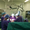 Bệnh viện Việt Đức tạo hình lại hộp sọ bị hẹp bẩm sinh cho 2 chị em