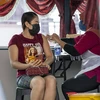 Malaysia cấp phép dùng vaccine của Pfizer tiêm mũi tăng cường