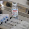 Vaccine Pfizer, Moderna, J&J vẫn phản ứng miễn dịch mạnh sau 8 tháng
