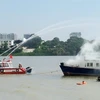 Diễn tập phương án phòng cháy, chữa cháy và cứu nạn trên sông Hồng
