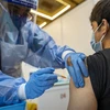 Malaysia rút ngắn thời gian giãn cách tiêm mũi vaccine tăng cường