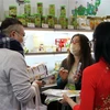 Doanh nghiệp Việt Nam giới thiệu sản phẩm ở Foodex Japan 2022. (Ảnh: Đức Thịnh/TTXVN)