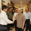 Tổng Bí thư Nguyễn Phú Trọng cùng các đại biểu tiếp xúc cử tri tại quận Ba Đình. (Ảnh: Trí Dũng/TTXVN)