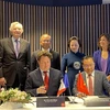 Lễ ký kết Thỏa thuận hợp tác giữa Học viện Hành chính Quốc gia Việt Nam và Trường Quản trị Normandie, Cộng hòa Pháp. (Ảnh: Nguyễn Thu Hà/TTXVN)