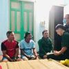 Bình Thuận: Cứu được 5 thuyền viên trong vụ 2 sà lan bị sóng đánh chìm