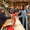 Hội Phụ nữ của Đại sứ quán Việt Nam dự hội chợ từ thiện tại Nhật Bản