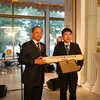 Trao hiện vật quý về Chủ tịch Hồ chí Minh cho Văn phòng TW Đảng