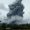 Núi lửa ở Indonesia phun trào, phóng tro nóng xa tới 2km
